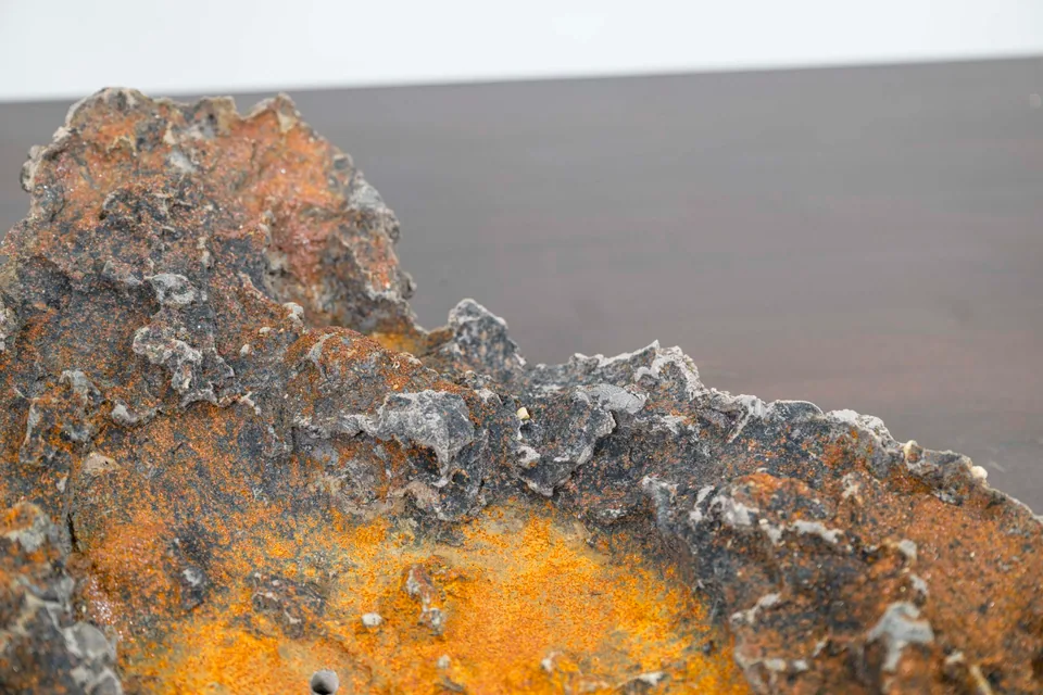 Felskreation Slab No. 48 – Rand und Pflanzfläche