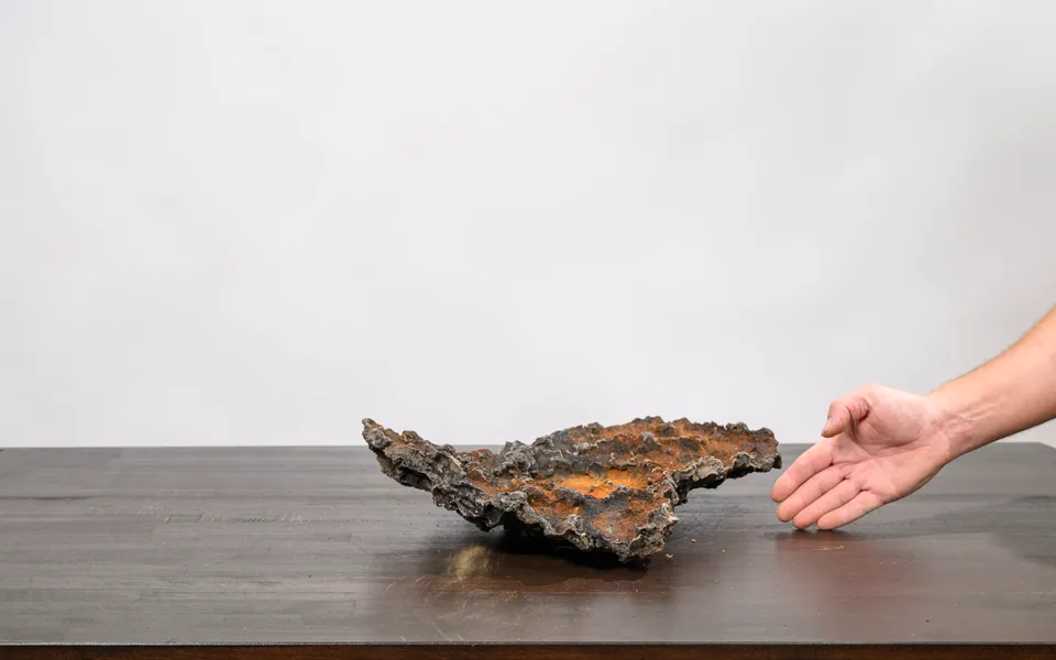 Felskreation Slab No. 48 – Gegenansicht mit Größenvergleich
