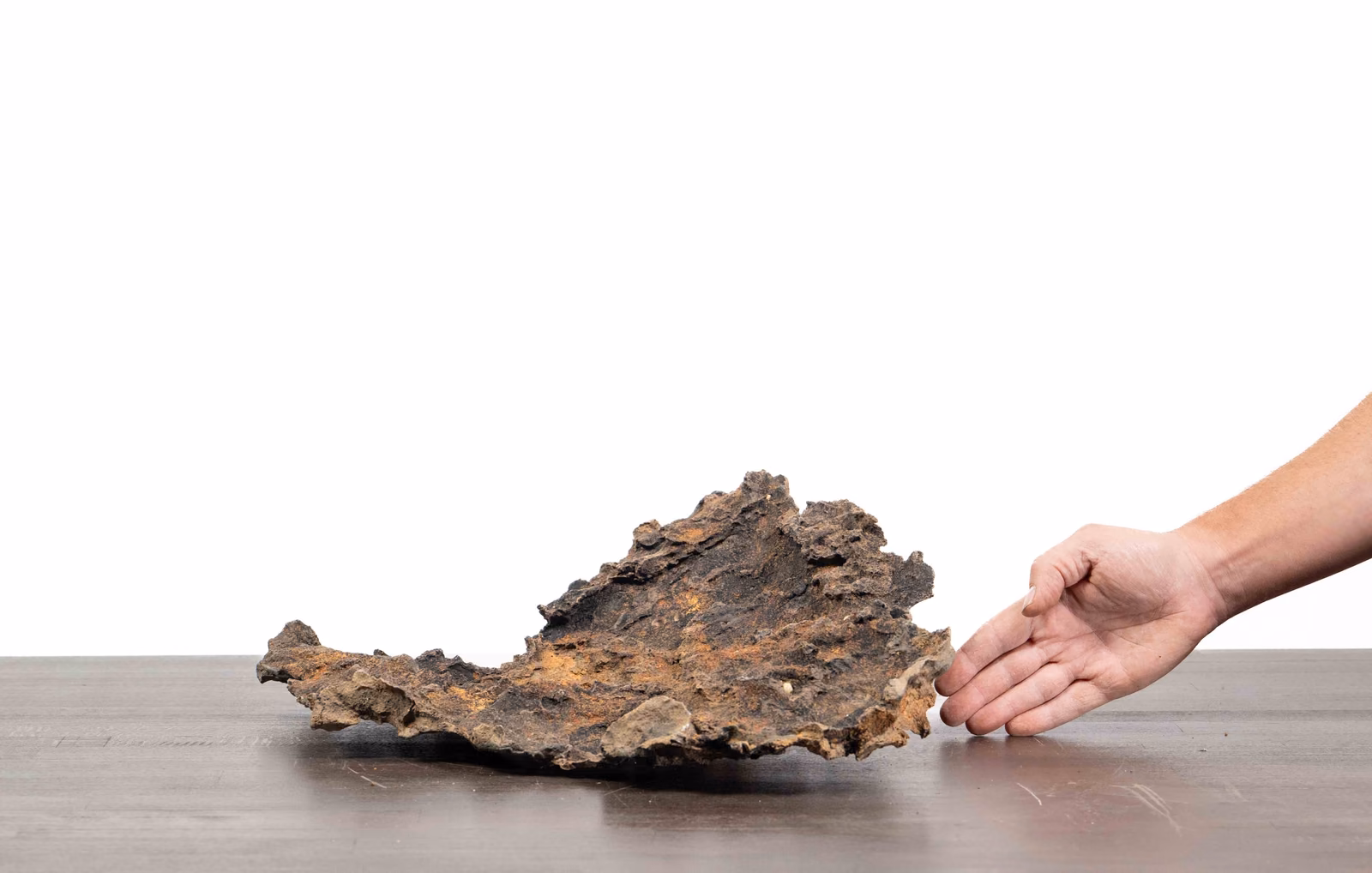 Slab No. 64 aus der Gegenrichtung mit hohem Rand rechts und langem, flachem Auszug links